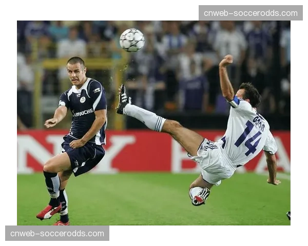 加的斯主场赛前为当地著名球迷领袖举办默哀仪式 加的斯主场赛前为当地著名球迷领袖举办默哀仪式